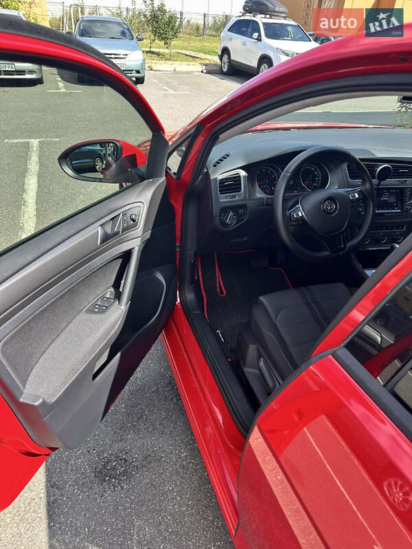 Хетчбек Volkswagen Golf 2013 в Києві