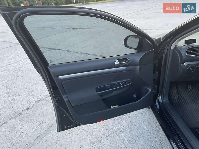 Універсал Volkswagen Golf 2011 в Каневі