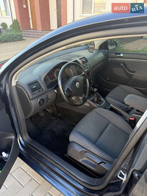 Хэтчбек Volkswagen Golf 2009 в Черкассах