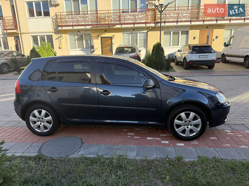 Хэтчбек Volkswagen Golf 2009 в Черкассах