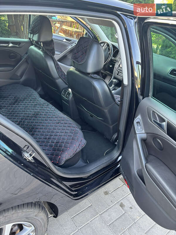 Хэтчбек Volkswagen Golf 2010 в Дубно