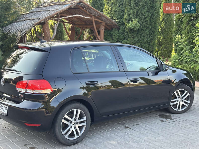 Хэтчбек Volkswagen Golf 2010 в Дубно