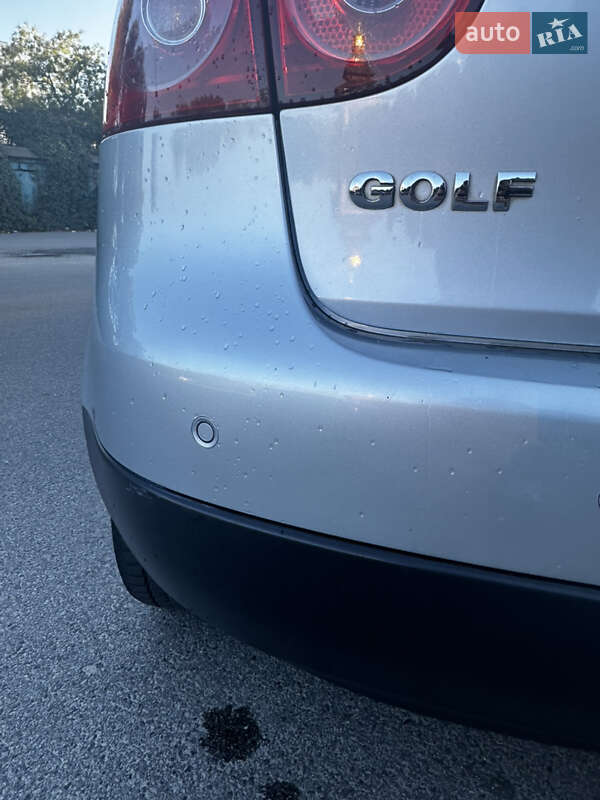 Хетчбек Volkswagen Golf 2006 в Дніпрі