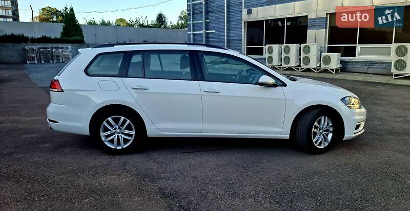 Універсал Volkswagen Golf 2018 в Києві