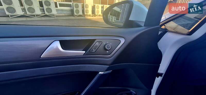 Універсал Volkswagen Golf 2018 в Києві