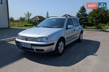 Універсал Volkswagen Golf 2001 в Рівному