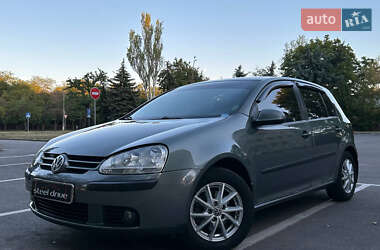 Хетчбек Volkswagen Golf 2005 в Миколаєві