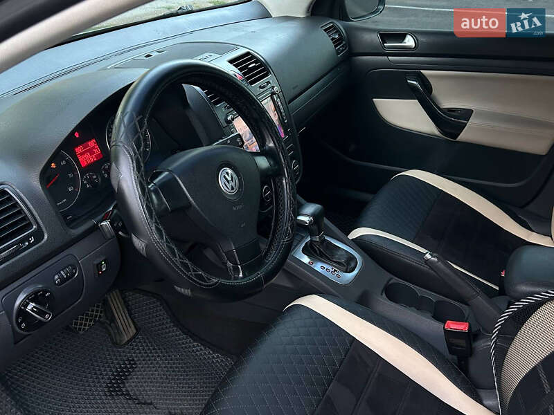 Хетчбек Volkswagen Golf 2005 в Миколаєві