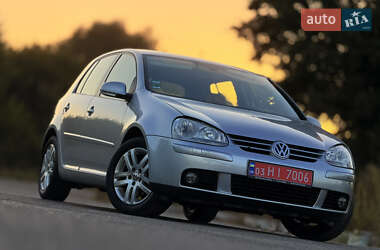Хетчбек Volkswagen Golf 2006 в Мені