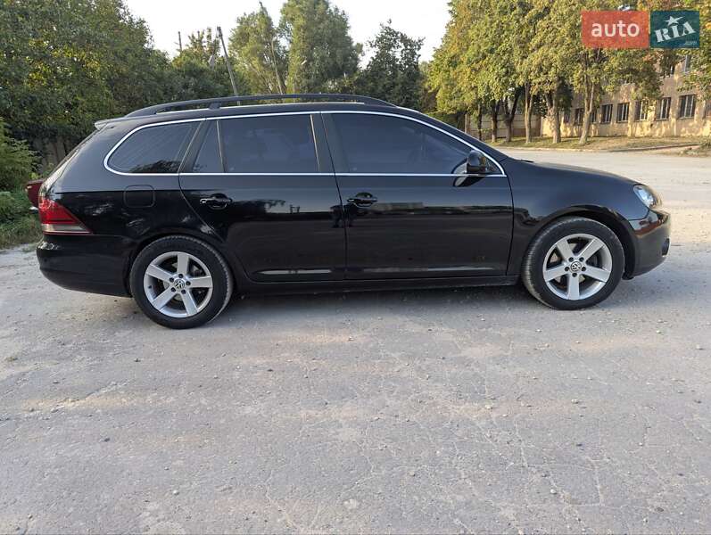 Універсал Volkswagen Golf 2010 в Тернополі