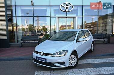 Хетчбек Volkswagen Golf 2017 в Києві
