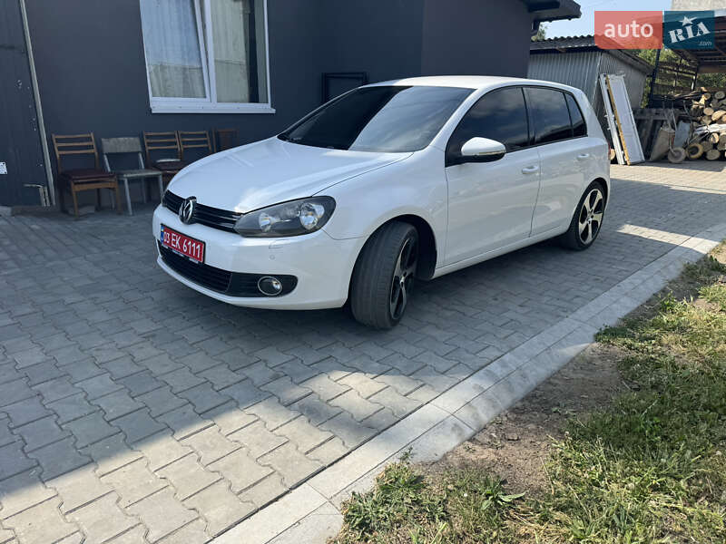 Хэтчбек Volkswagen Golf 2009 в Луцке