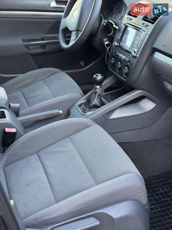 Хетчбек Volkswagen Golf 2007 в Великій Багачці