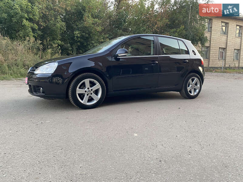 Хетчбек Volkswagen Golf 2007 в Охтирці