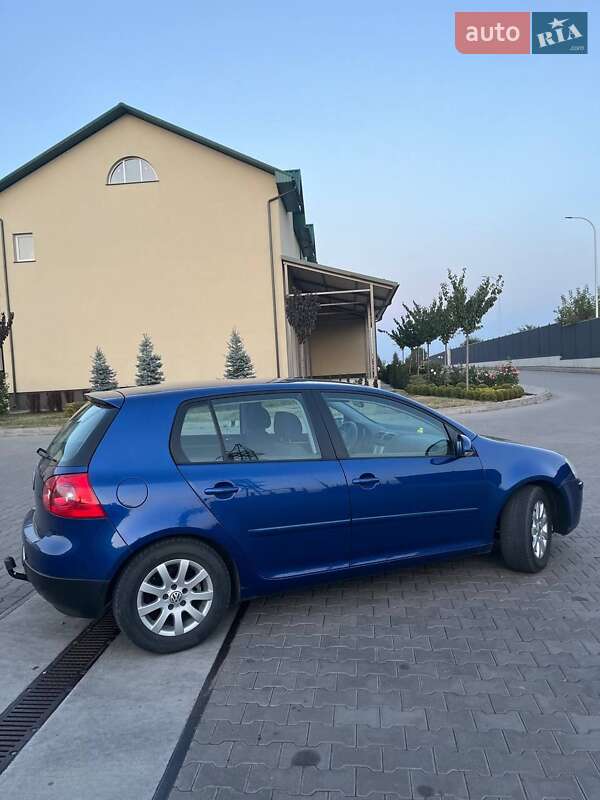 Хэтчбек Volkswagen Golf 2005 в Рожище
