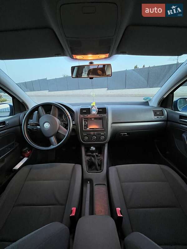 Хэтчбек Volkswagen Golf 2005 в Рожище