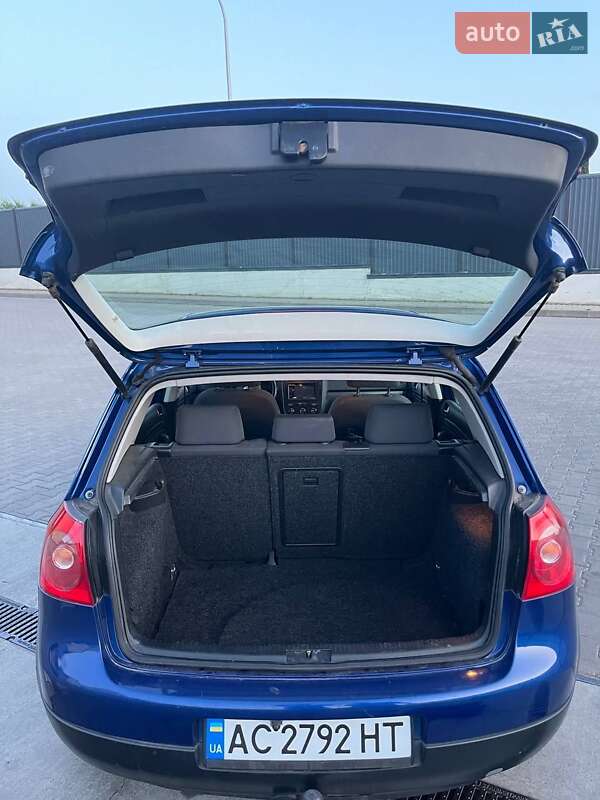 Хэтчбек Volkswagen Golf 2005 в Рожище