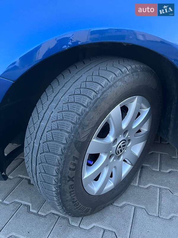 Хэтчбек Volkswagen Golf 2005 в Рожище