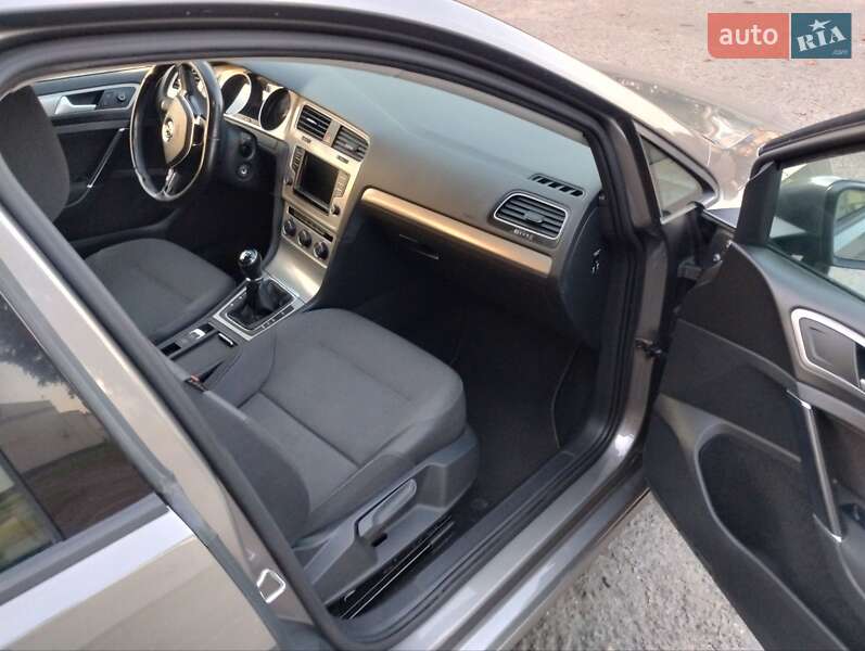 Хэтчбек Volkswagen Golf 2016 в Дубно