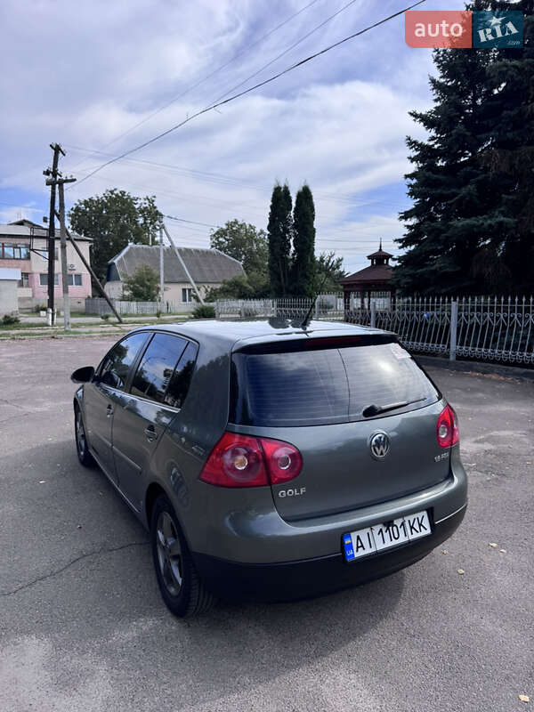 Хэтчбек Volkswagen Golf 2006 в Попельне