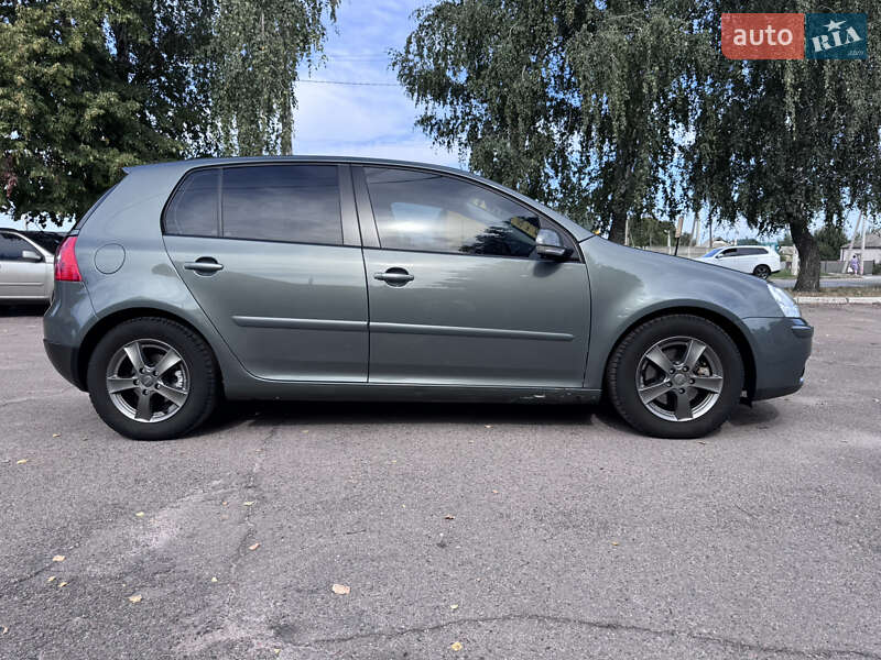 Хэтчбек Volkswagen Golf 2006 в Попельне