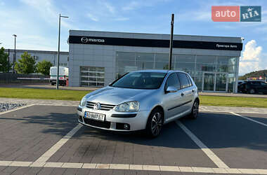 Хетчбек Volkswagen Golf 2004 в Мукачевому