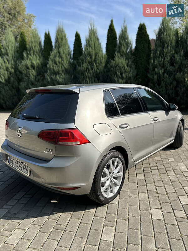 Хэтчбек Volkswagen Golf 2012 в Самборе