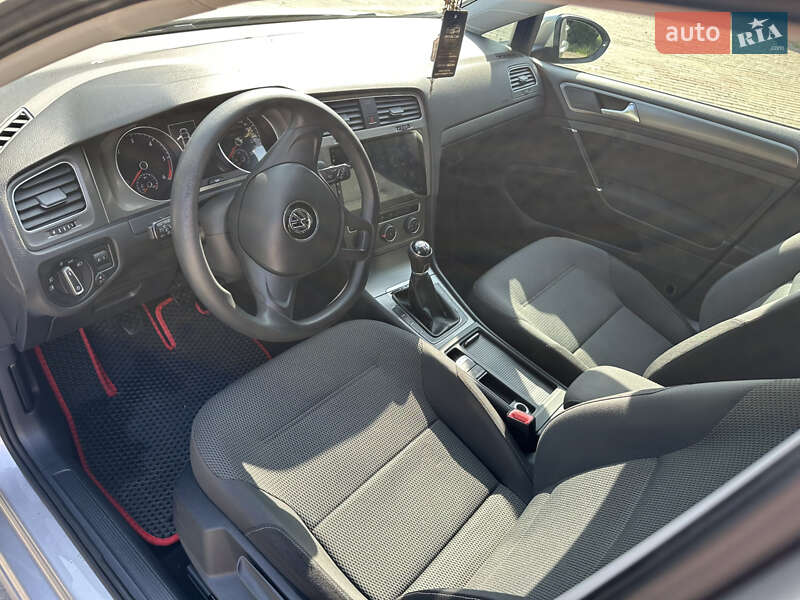 Хэтчбек Volkswagen Golf 2012 в Самборе