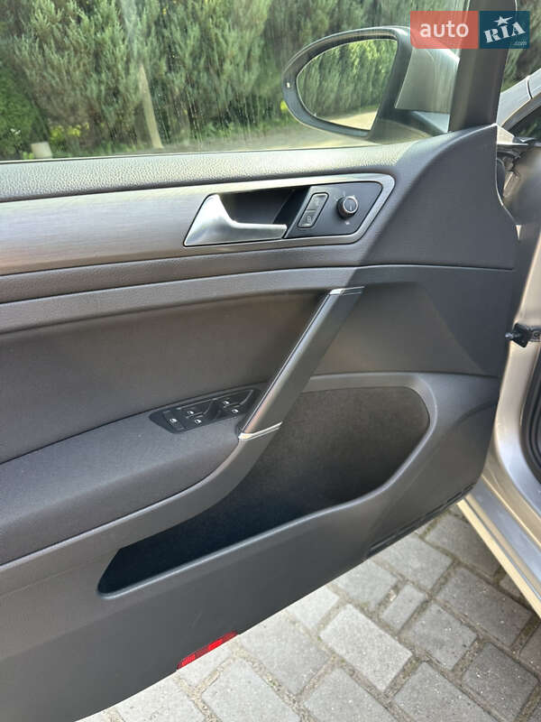 Хэтчбек Volkswagen Golf 2012 в Самборе