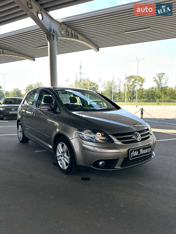 Хетчбек Volkswagen Golf 2010 в Запоріжжі