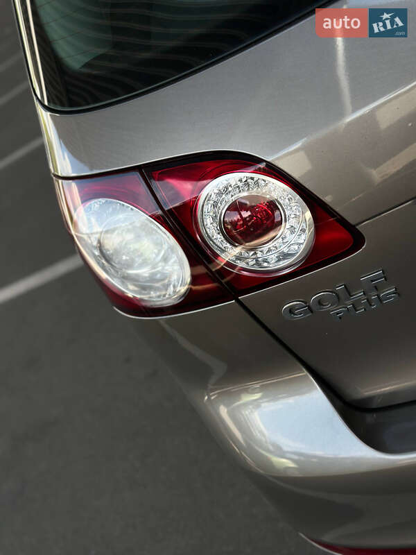 Хетчбек Volkswagen Golf 2010 в Запоріжжі