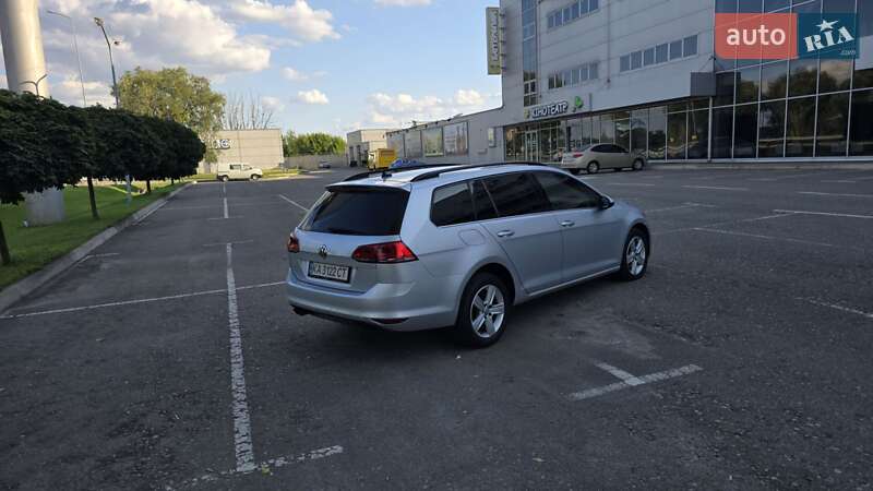 Хетчбек Volkswagen Golf 2015 в Києві