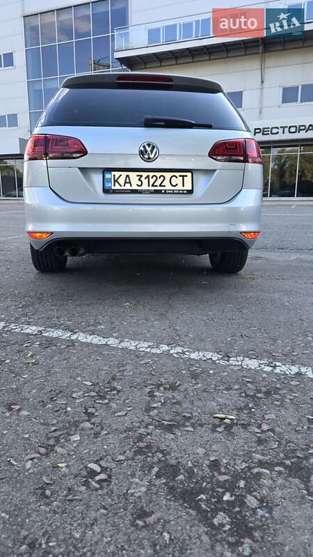 Хетчбек Volkswagen Golf 2015 в Києві