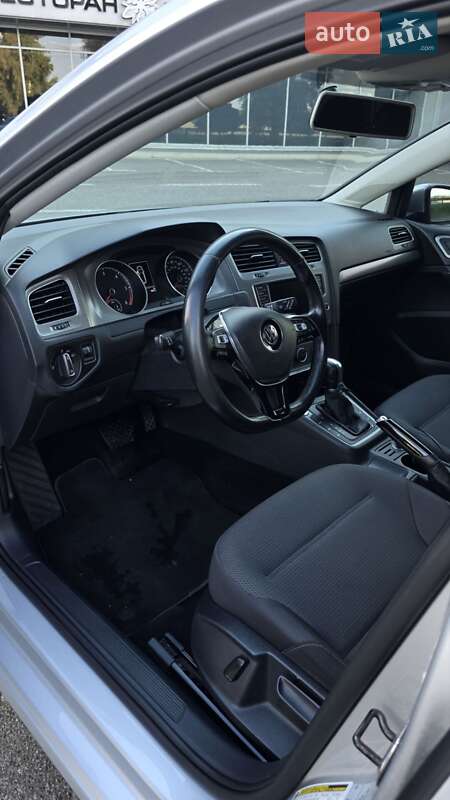 Хетчбек Volkswagen Golf 2015 в Києві