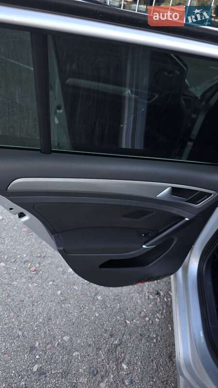 Хетчбек Volkswagen Golf 2015 в Києві