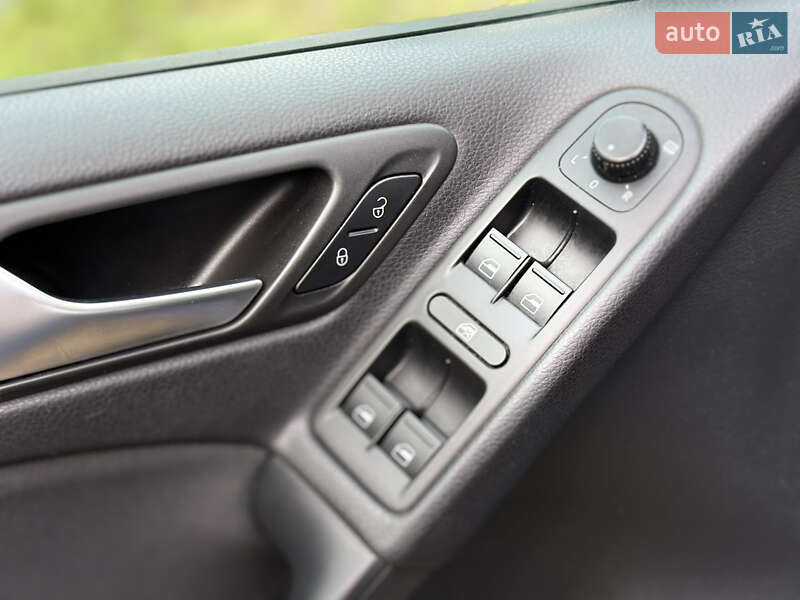 Хетчбек Volkswagen Golf 2008 в Самборі