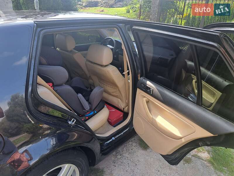 Хетчбек Volkswagen Golf 2002 в Львові