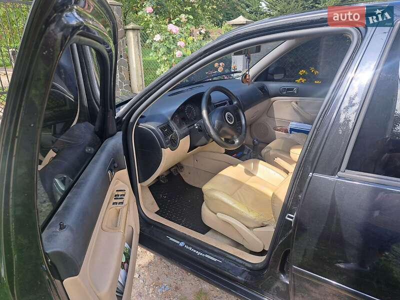 Хетчбек Volkswagen Golf 2002 в Львові