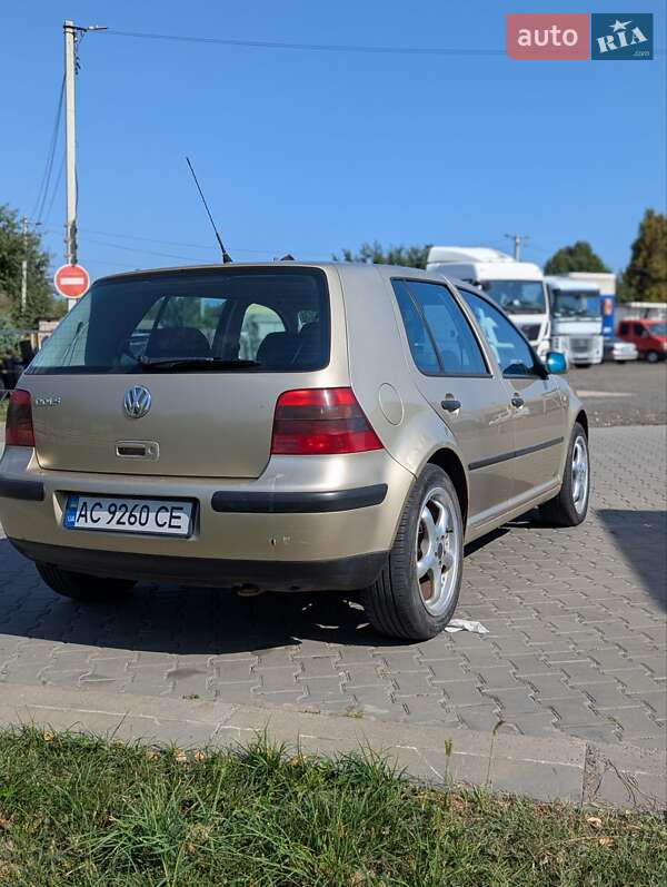 Хетчбек Volkswagen Golf 2001 в Луцьку