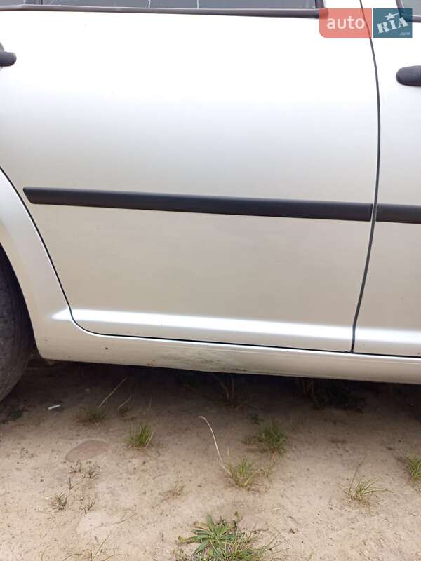 Універсал Volkswagen Golf 2001 в Івано-Франківську