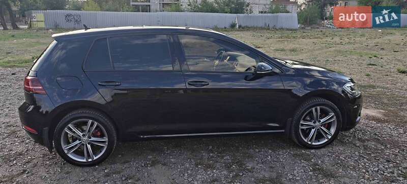 Хэтчбек Volkswagen Golf 2017 в Кривом Роге