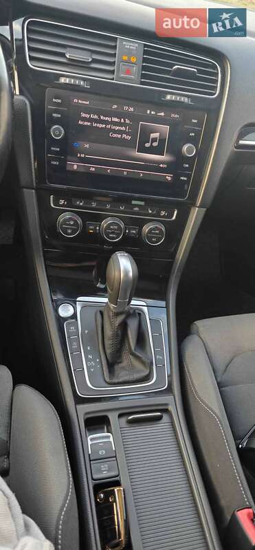 Хэтчбек Volkswagen Golf 2017 в Кривом Роге