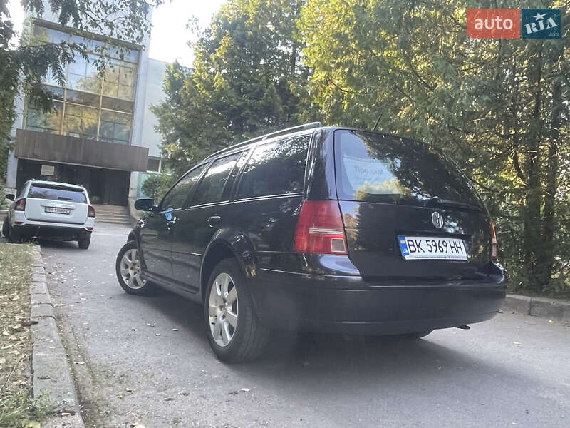 Універсал Volkswagen Golf 2003 в Рівному