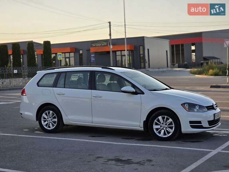 Універсал Volkswagen Golf 2015 в Тернополі