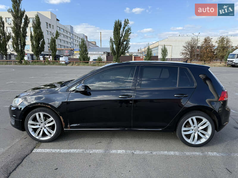 Хетчбек Volkswagen Golf 2014 в Києві