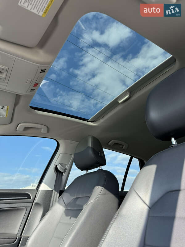 Хетчбек Volkswagen Golf 2014 в Києві