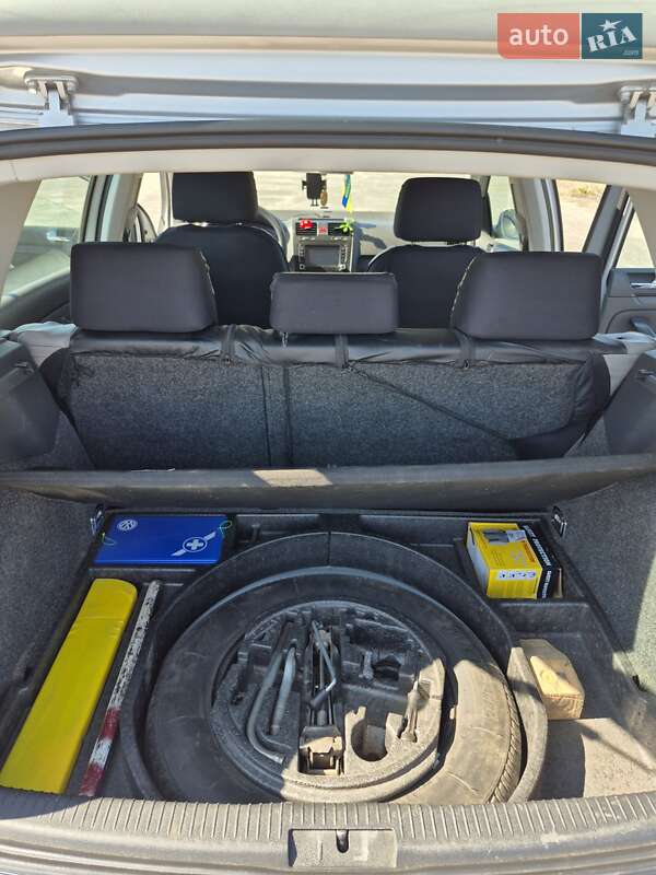 Хэтчбек Volkswagen Golf 2004 в Березному