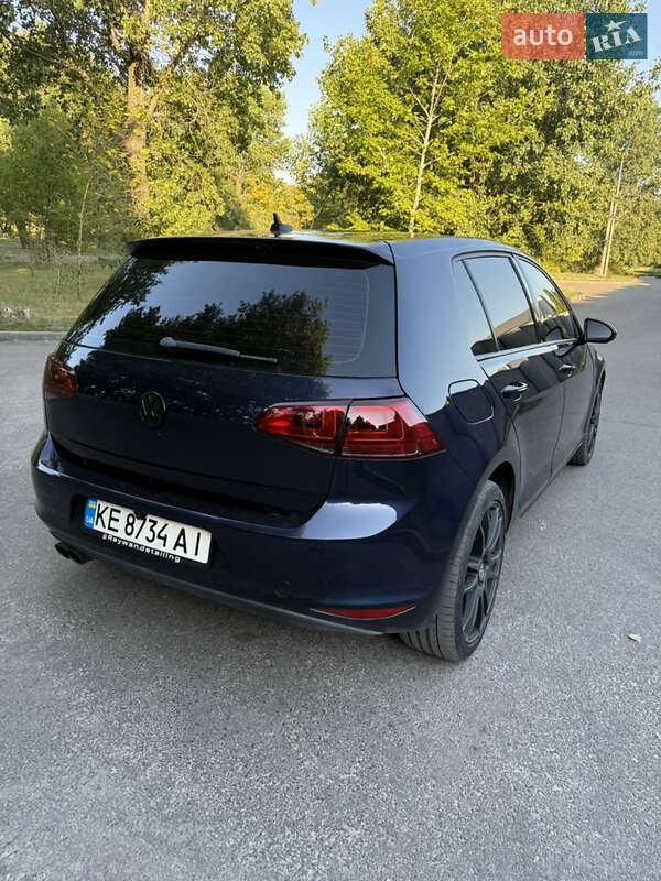 Хетчбек Volkswagen Golf 2015 в Дніпрі