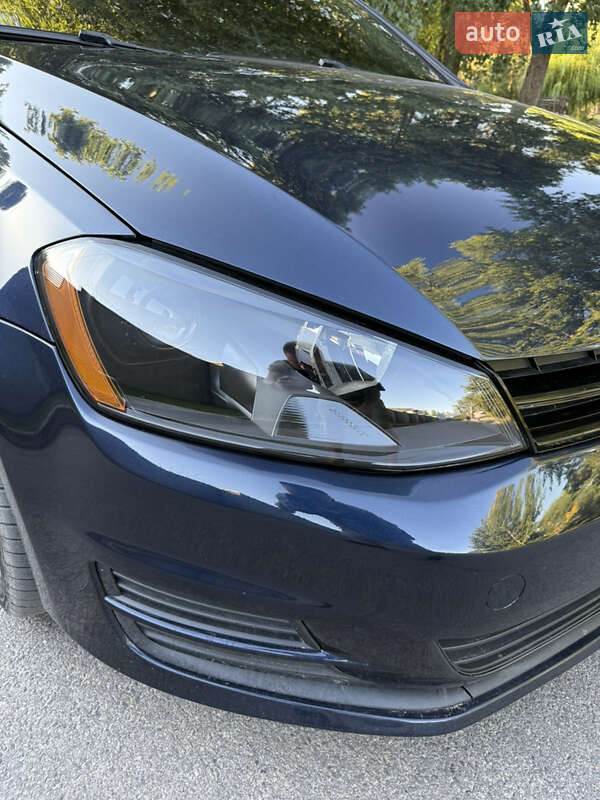 Хетчбек Volkswagen Golf 2015 в Дніпрі
