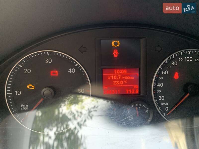 Хетчбек Volkswagen Golf 2004 в Трускавці